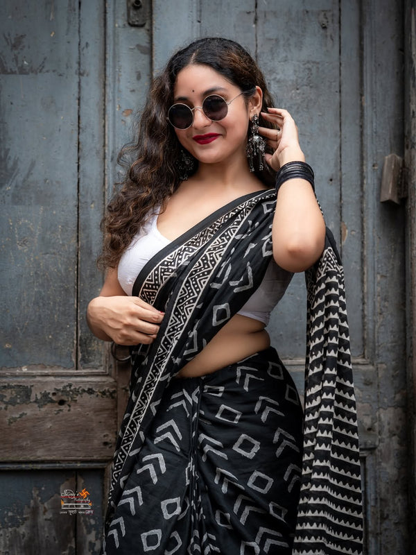 Lassitude 1 Minute Ready To Wear Black Mul Cotton Digital Printed Saree With Pocket