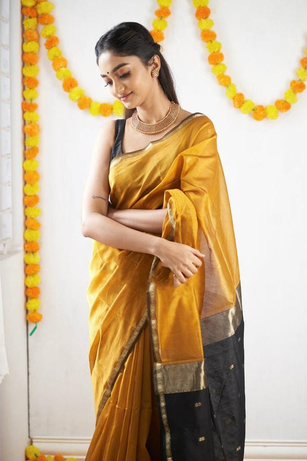 Wedding Wear Kanjivaram Woven Silk Saree With Blouse Piece